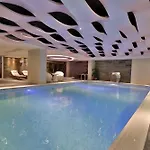 Hotel Queen & 4*