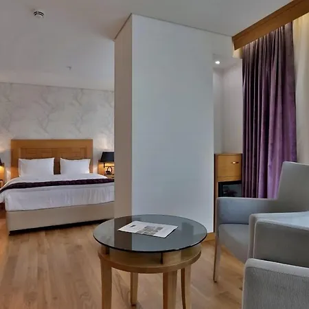 Queen & Otel