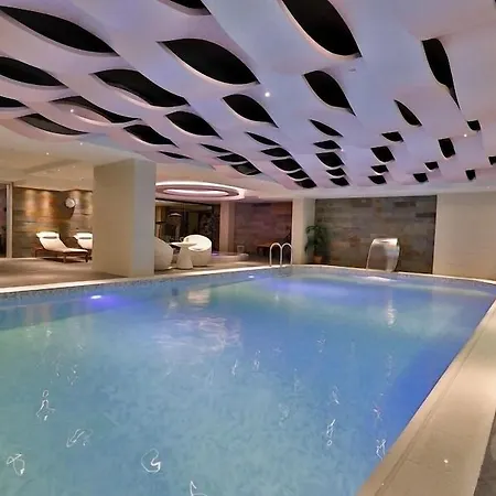 Otel Queen & 4*
