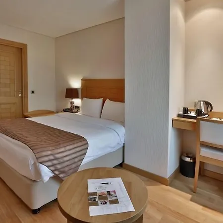 Otel Queen & 4*