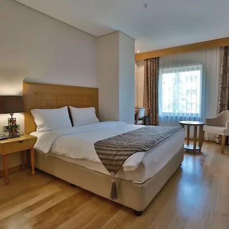 Otel Queen & 4*