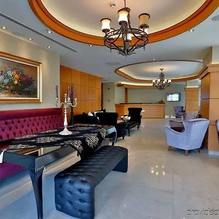 Otel Queen & 4*