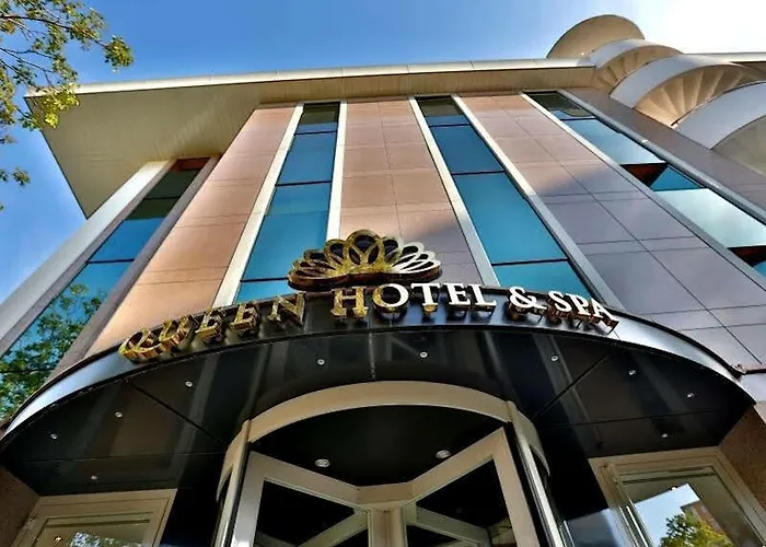 Hotel Queen &