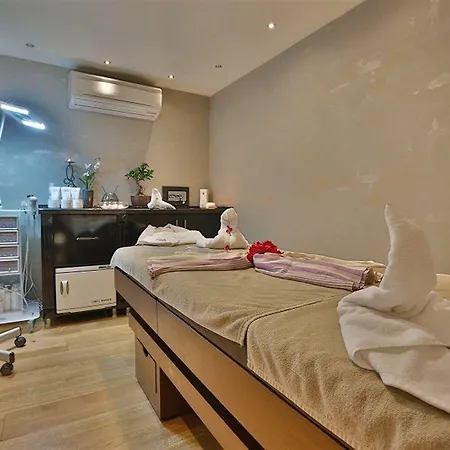 Hotel Queen & 4*