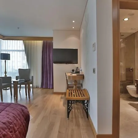 Queen & 4* Istanbul