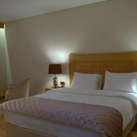 Queen & Szálloda 4*