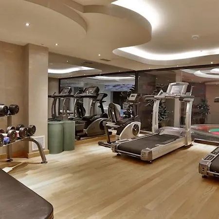 Queen & Ξενοδοχείο