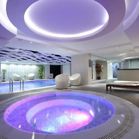 Hotel Queen & 4*