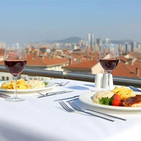 Queen & Κωνσταντινούπολη