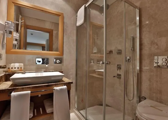 Queen & 4* イスタンブール