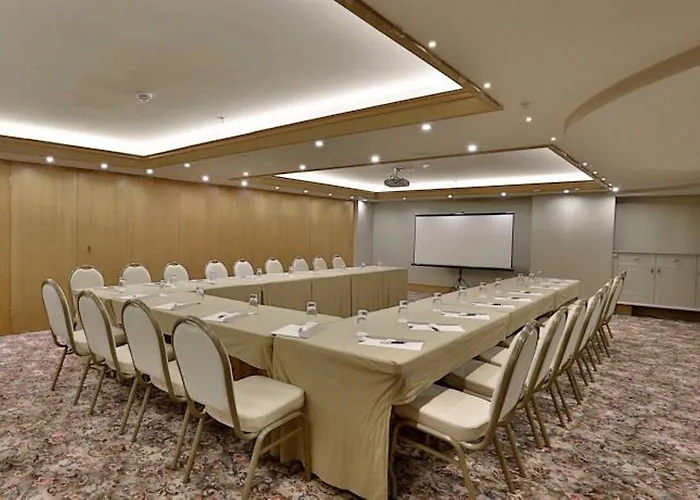 Queen & ホテル 4*