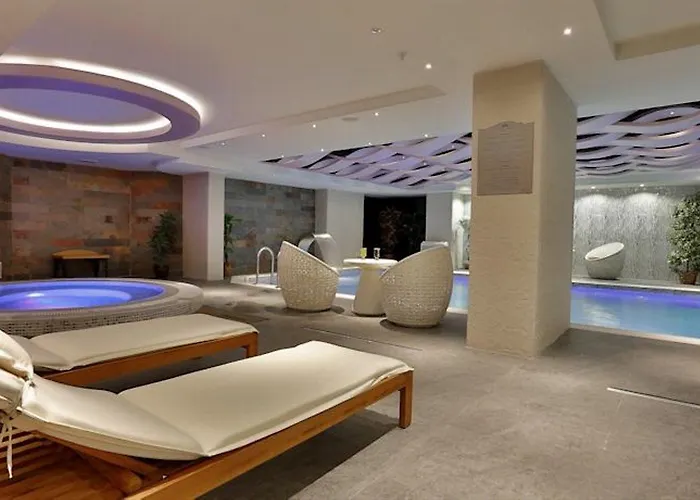 Queen & 4* イスタンブール