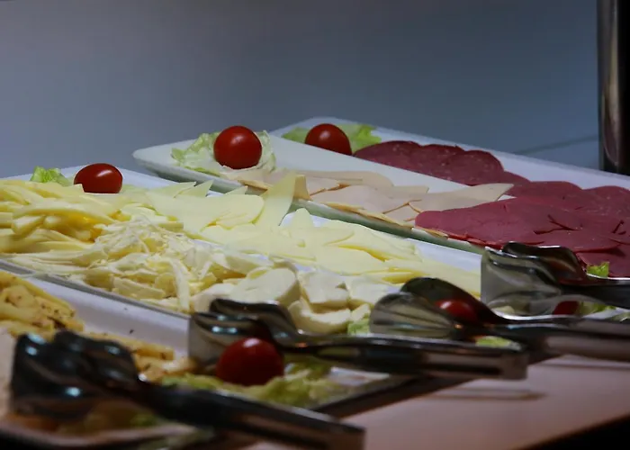 Queen & ホテル 4*