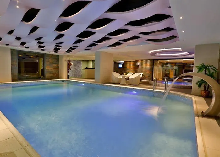 Queen & ホテル 4*